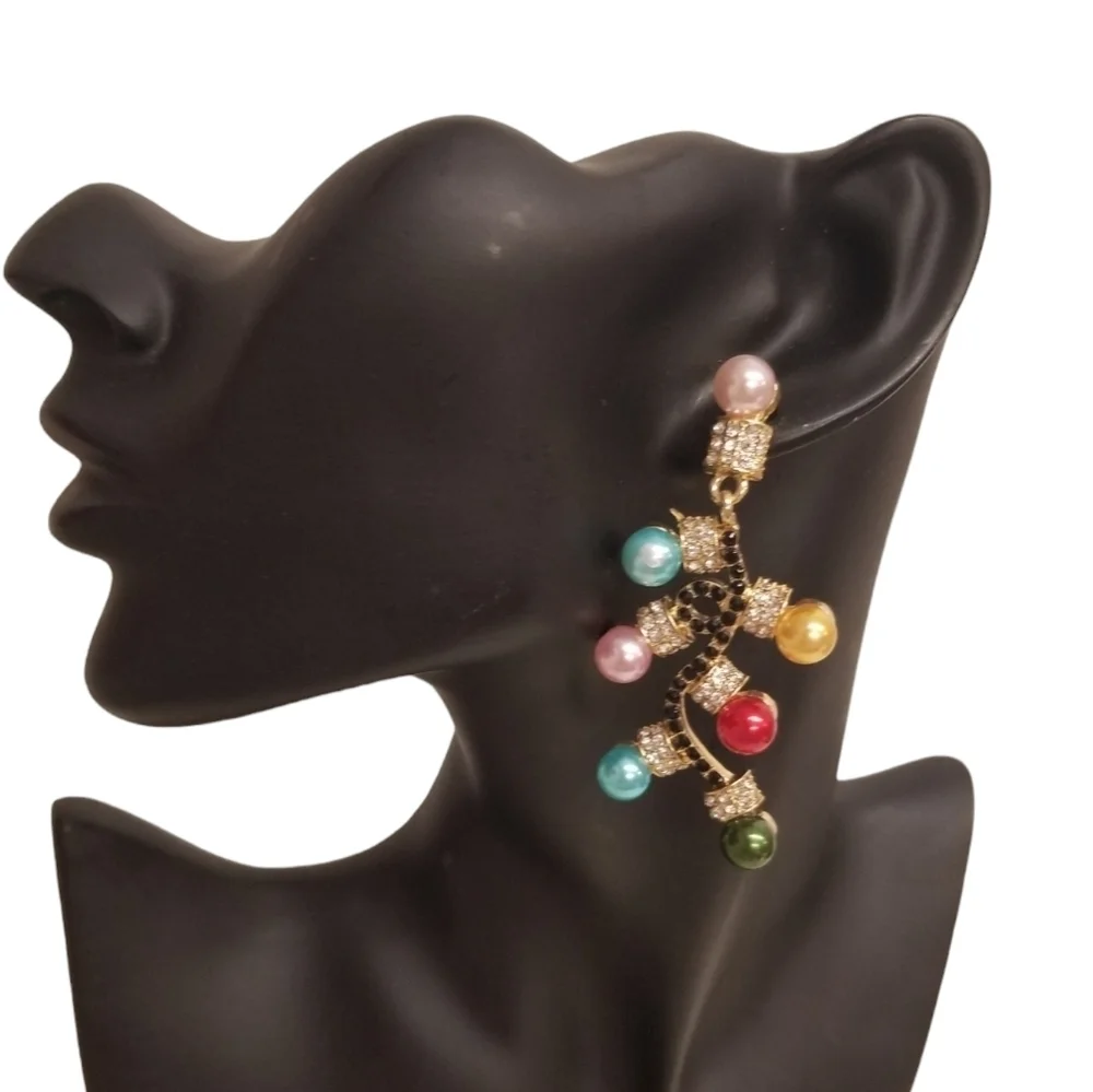 NWT KOHLS FESTIVE CHRISTMAS EARRINGS